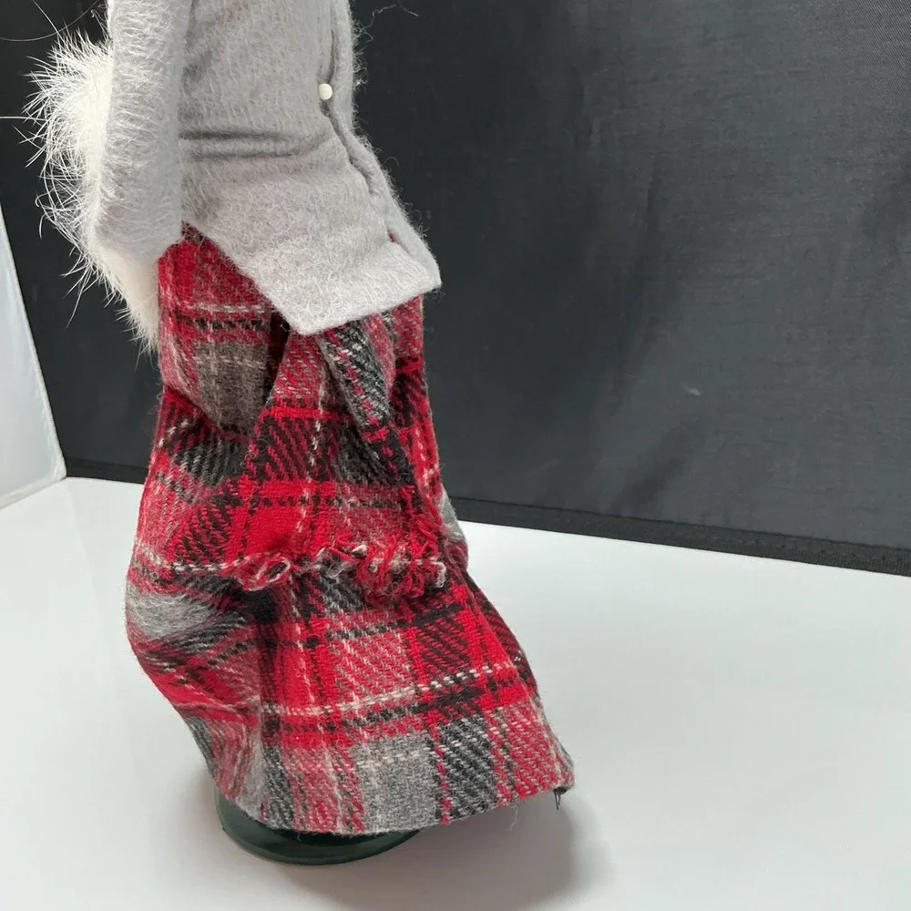 Byers Choice 1995 Limited Edition 34/100 Girl White Fur Muff Plaid Skirt RARE